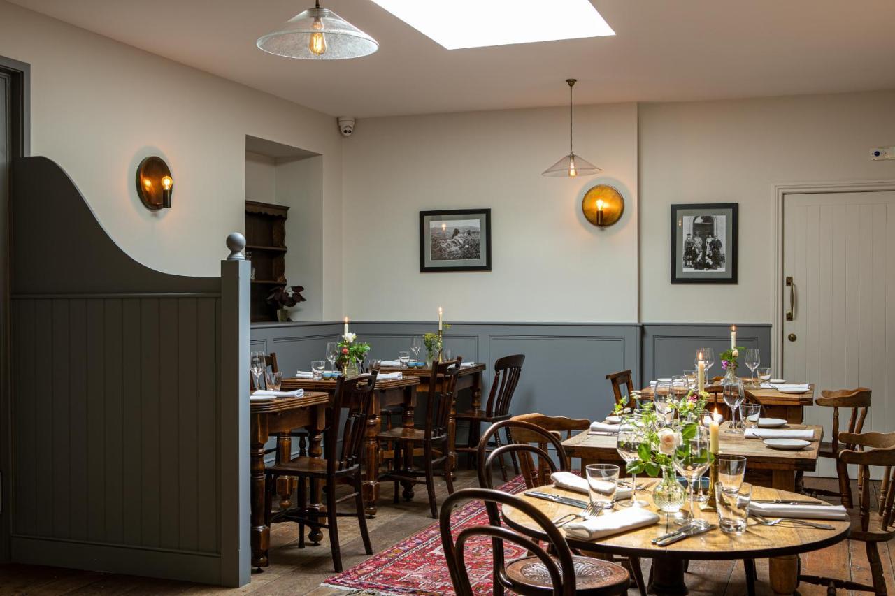 The Queens Arms Poyntington Екстериор снимка